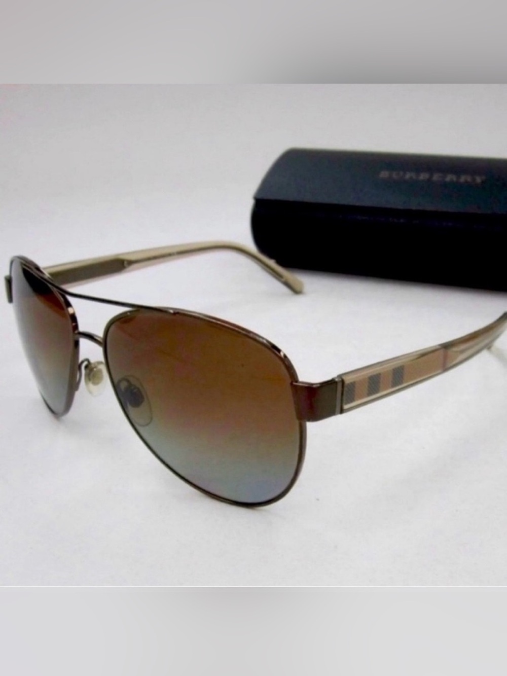 Burberry polarized men’s sunglasses made in Italy.